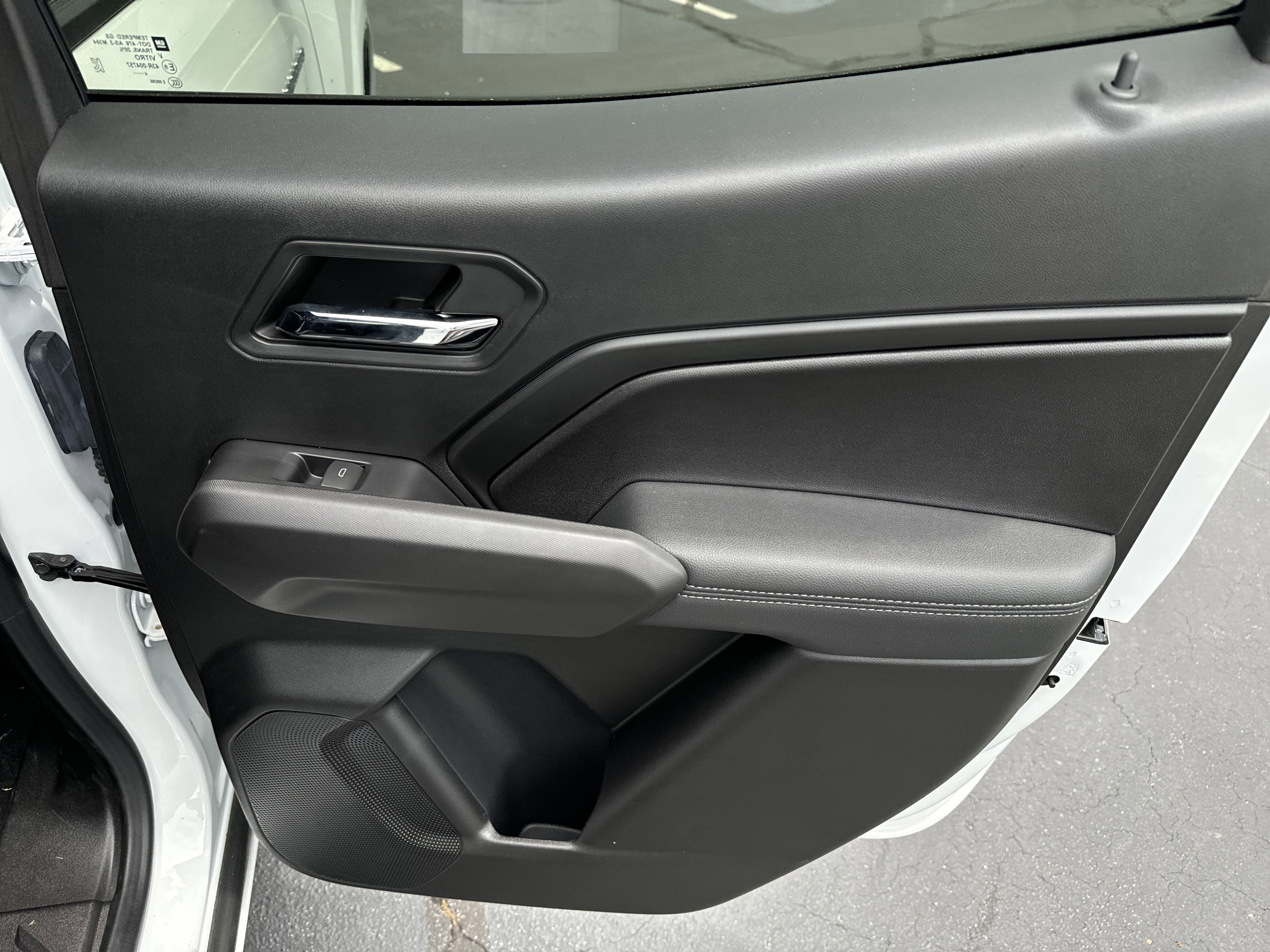 New 2024 Chevrolet Colorado LT w/ LT Convenience Package III image 13