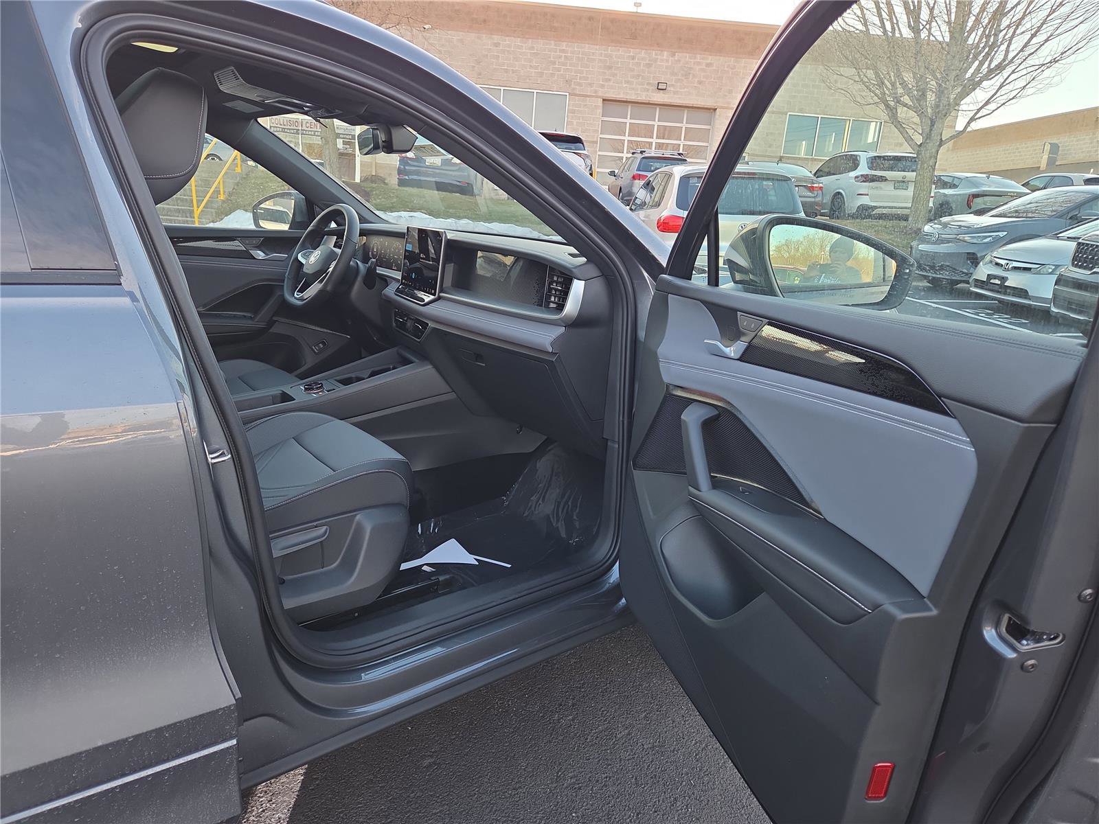 New 2026 Volkswagen Tiguan SE R-Line image 26