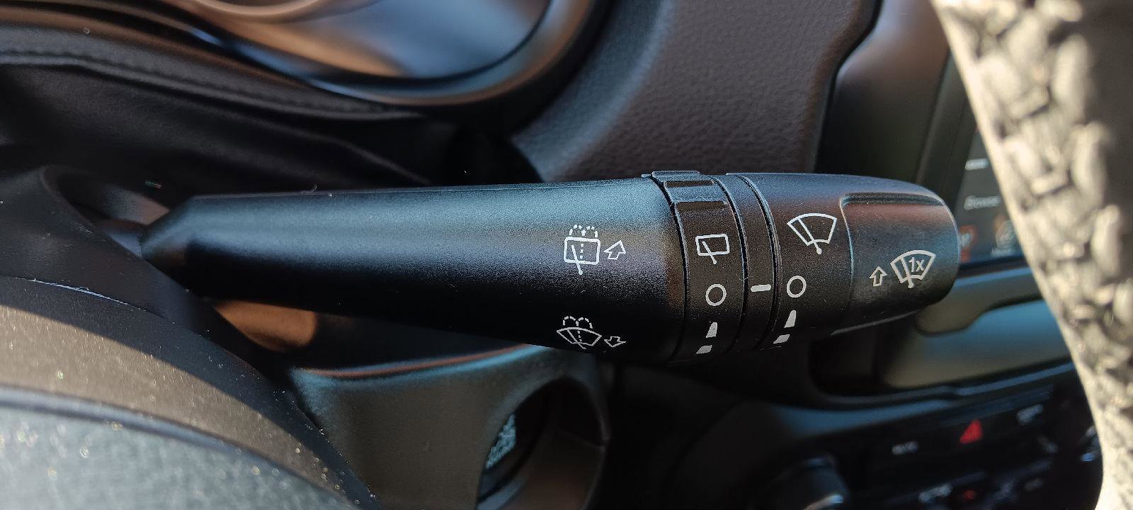 Used 2018 Jeep Renegade Latitude image 15