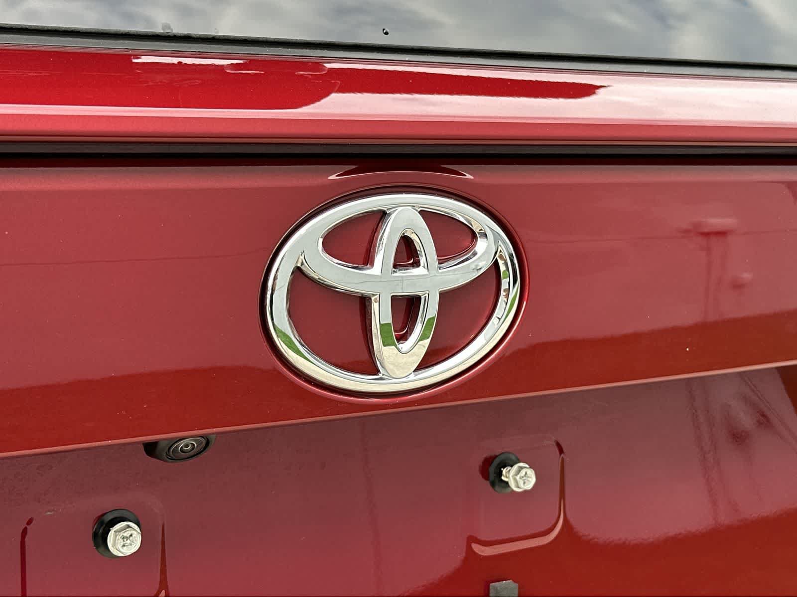 Used 2024 Toyota RAV4 XLE FWD image 16