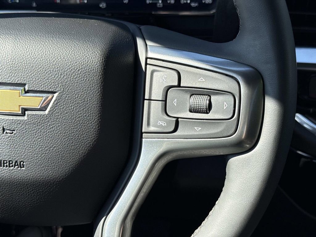 Used 2023 Chevrolet Silverado 1500 LT AWD/4WD image 7