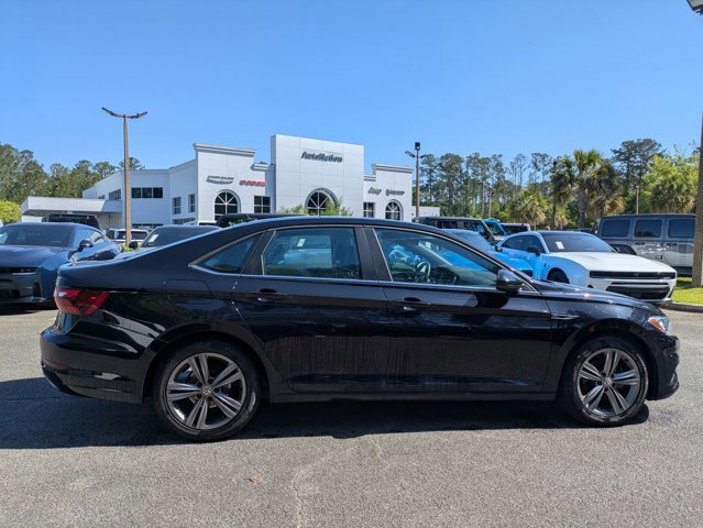 Used 2021 Volkswagen Jetta R-Line w/ R-Line Cold Weather Package image 4