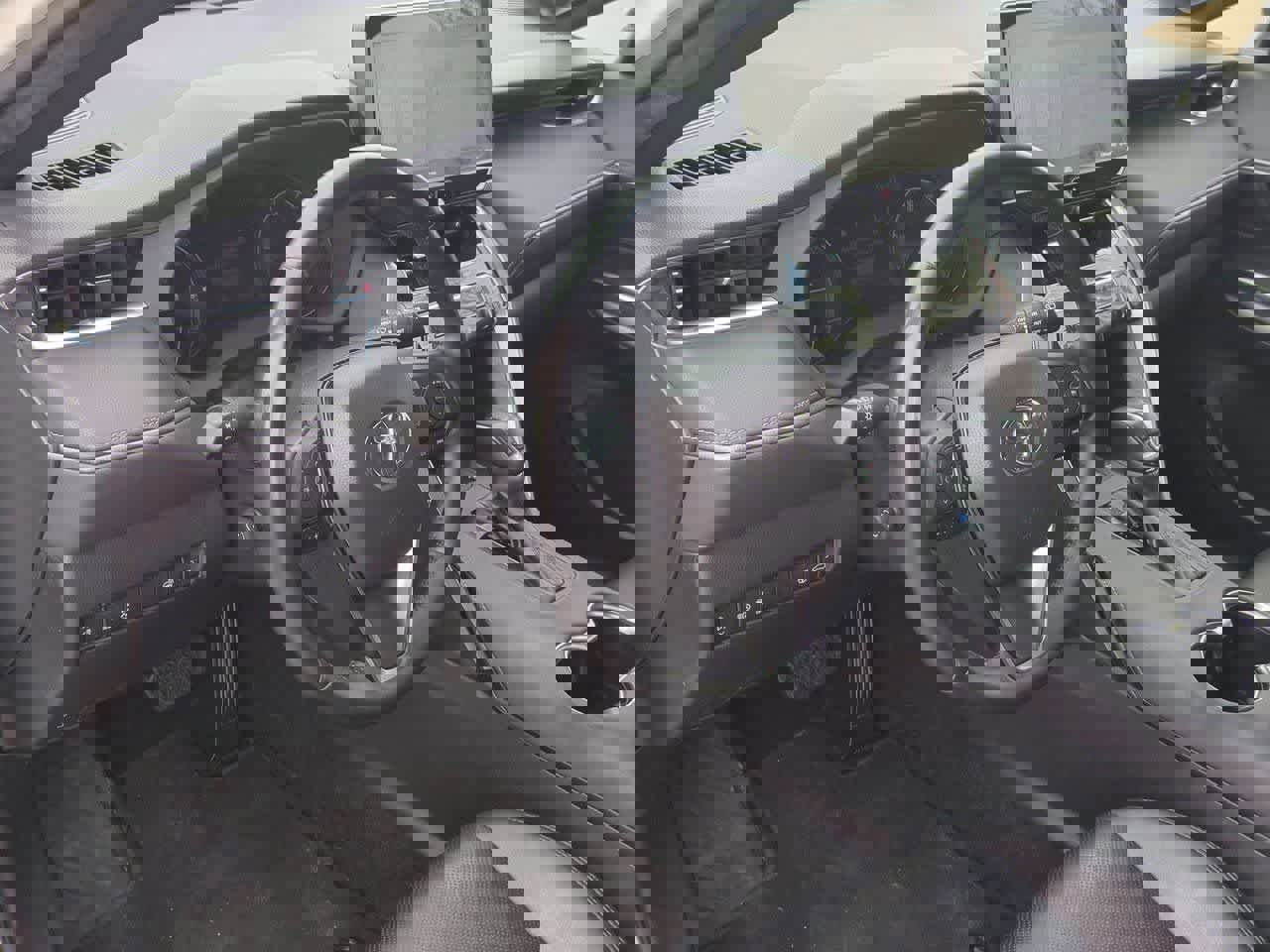 Used 2021 Toyota Venza XLE w/ Softex Package AWD/4WD image 2