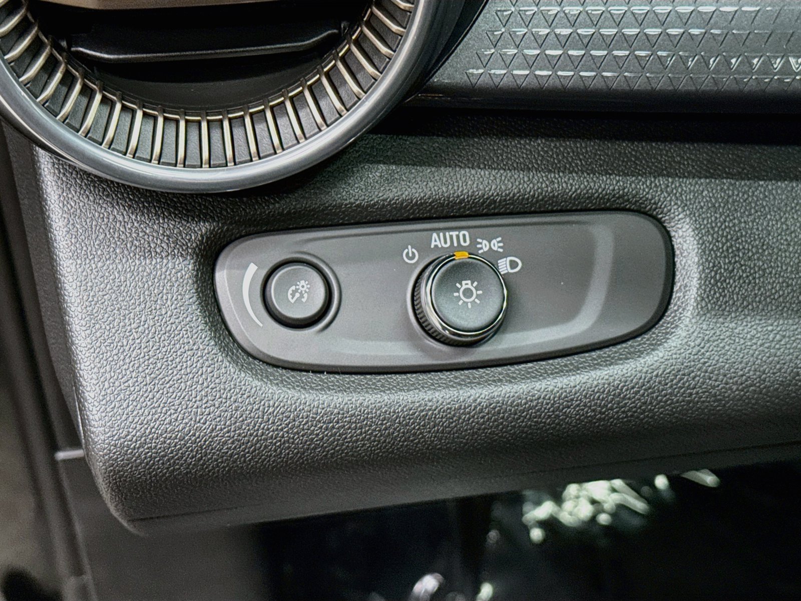 New 2026 Chevrolet Trax ACTIV w/ Sunroof Package FWD image 11