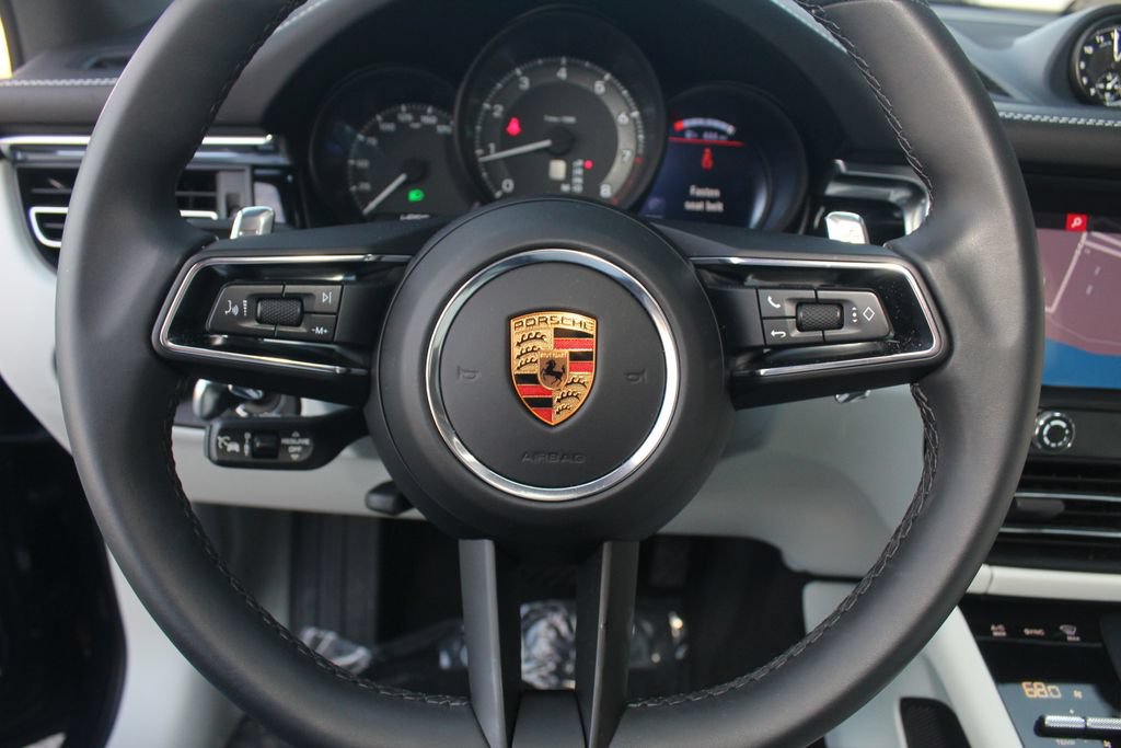 Certified 2026 Porsche Macan AWD/4WD image 19
