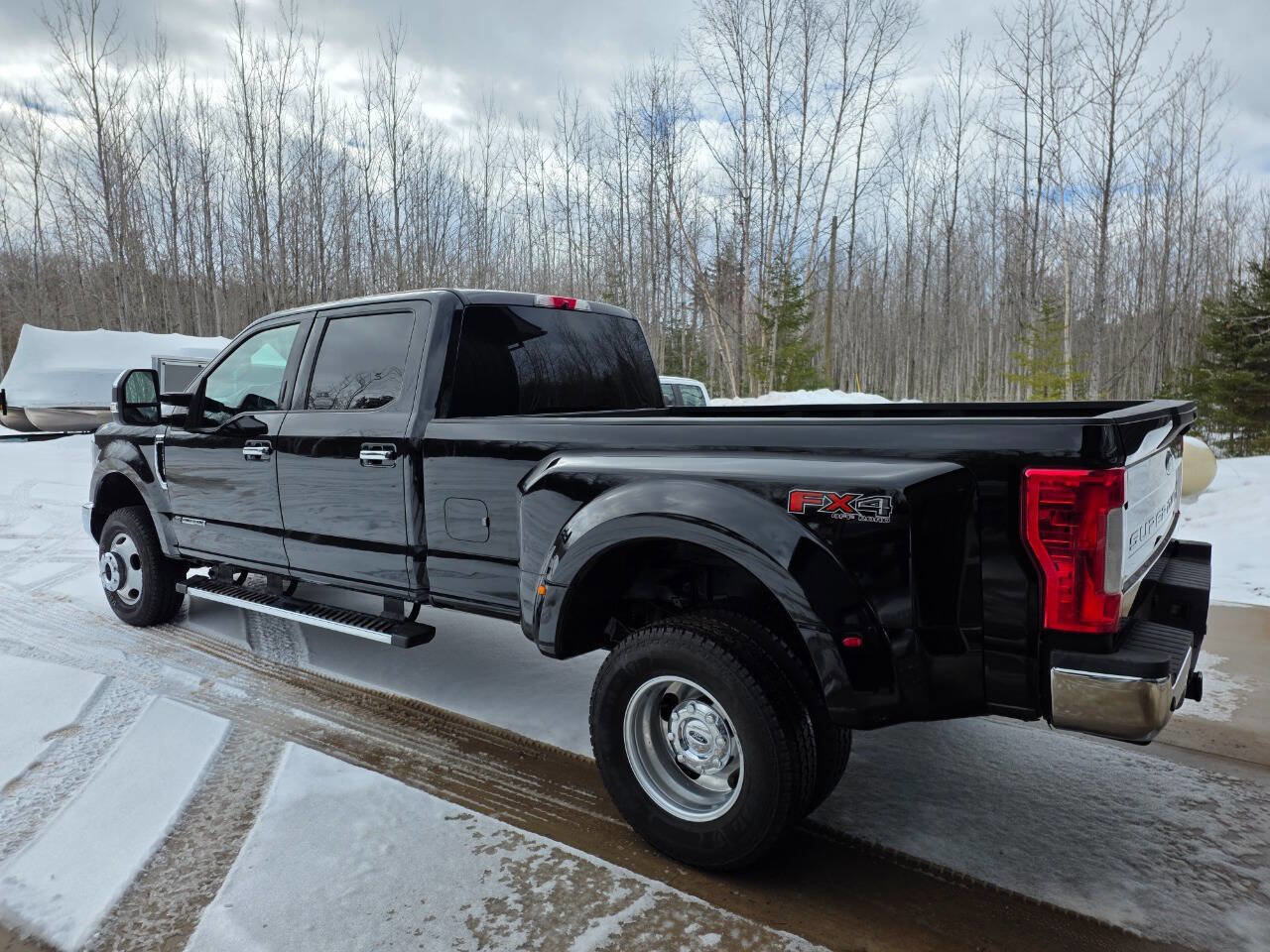 Used 2019 Ford F350 XLT w/ XLT Premium Package image 4