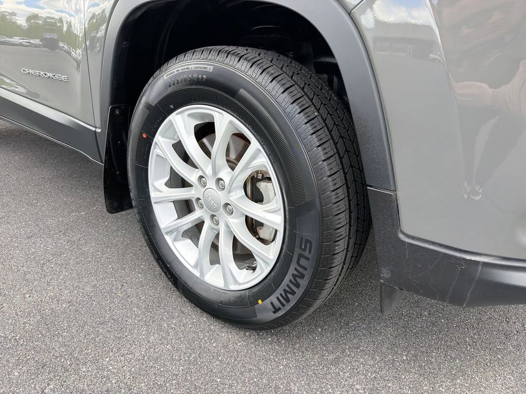 Used 2022 Jeep Cherokee Latitude Lux AWD/4WD image 16