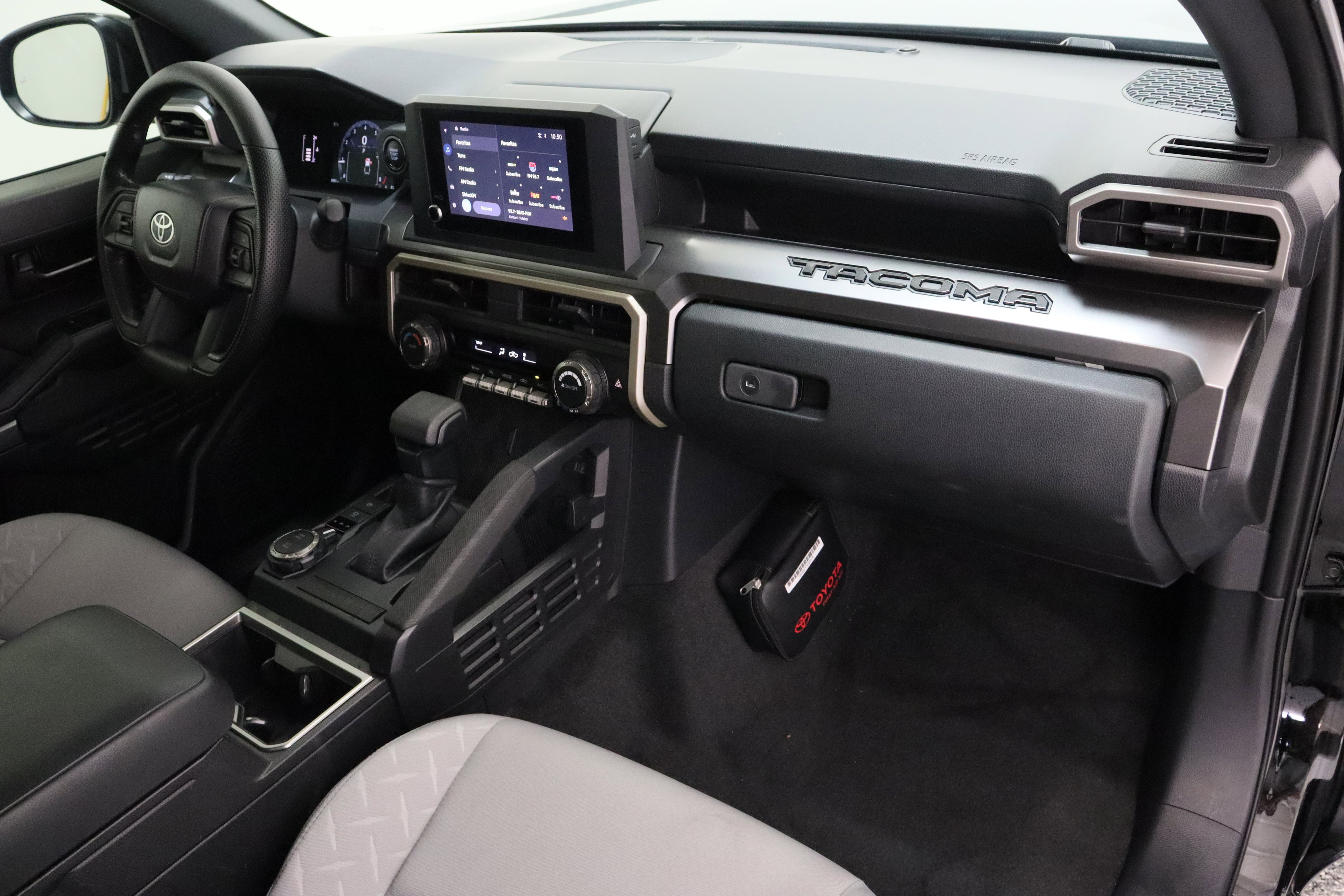 Used 2025 Toyota Tacoma SR5 AWD/4WD image 35