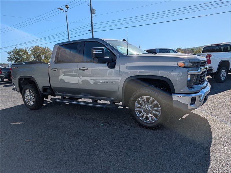 Used 2025 Chevrolet Silverado 2500 LT w/ Convenience Package AWD/4WD image 7