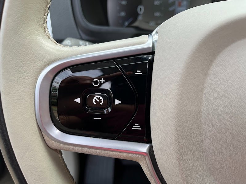 Used 2019 Volvo XC90 T6 Momentum w/ Protection Package Premier image 14