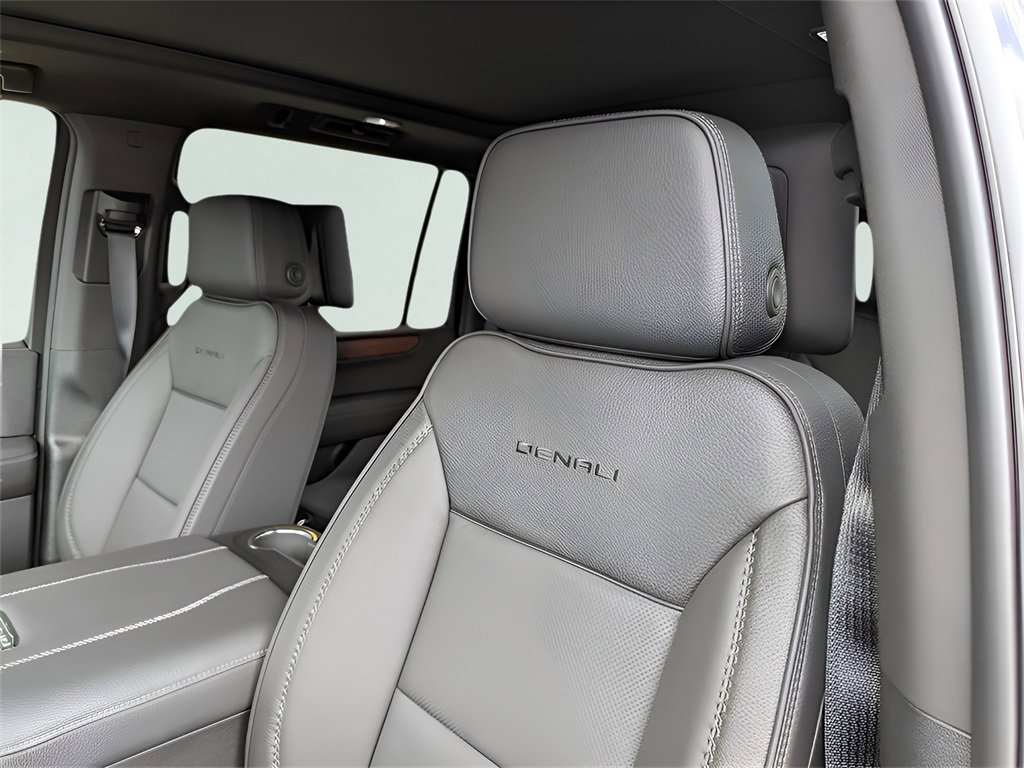 New 2025 GMC Yukon XL Denali w/ Denali Reserve Package image 19