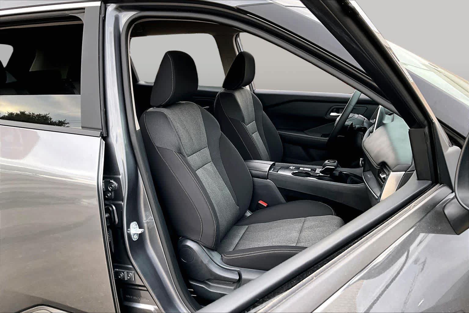 Certified 2026 Nissan Rogue SV FWD image 9