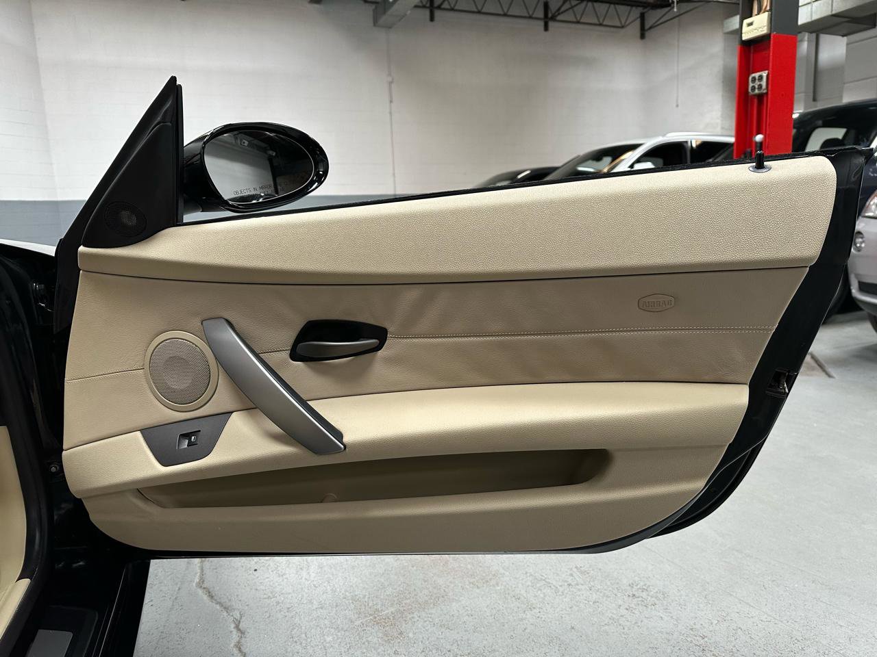 Used 2003 BMW Z4 2.5i image 10