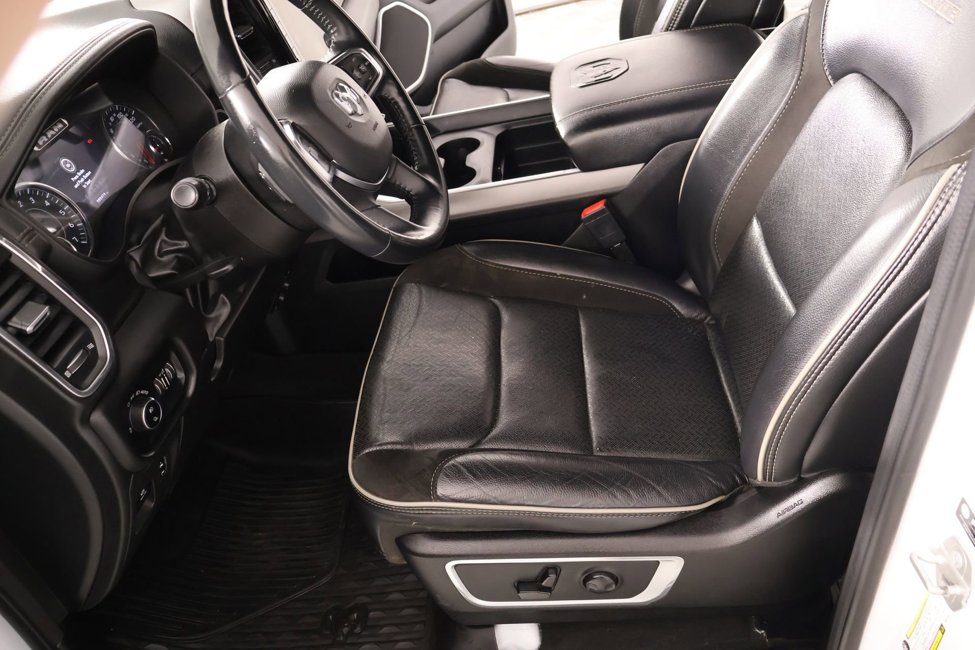Used 2023 RAM 1500 Laramie AWD/4WD image 12