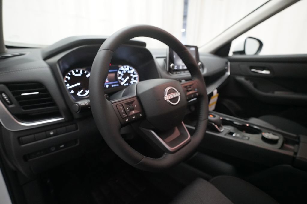 Used 2026 Nissan Rogue SV image 8