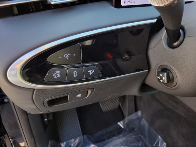Certified 2026 Genesis GV70 2.5T Select AWD/4WD image 18