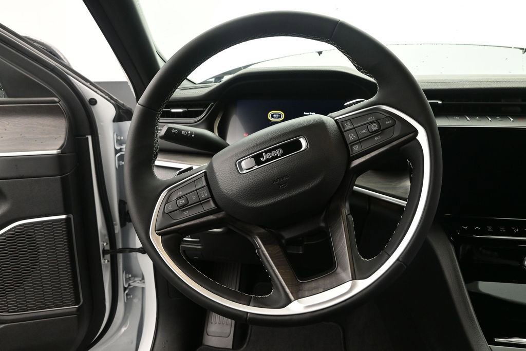 New 2026 Jeep Grand Cherokee L Limited w/ Limited Altitude Package AWD/4WD image 28