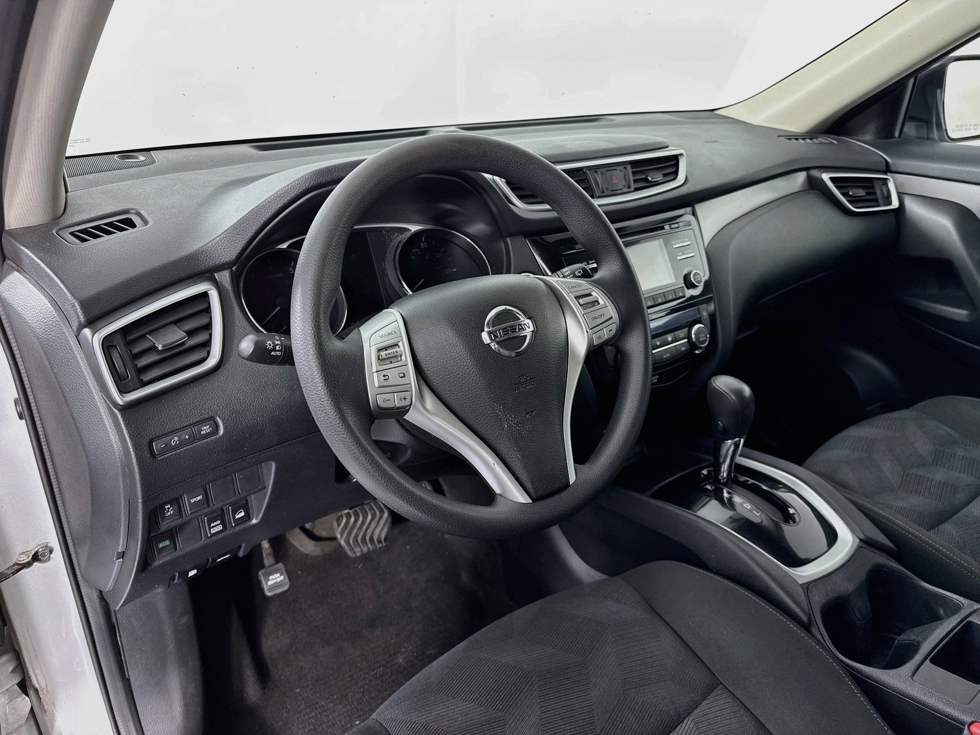 Used 2016 Nissan Rogue SV AWD/4WD image 9