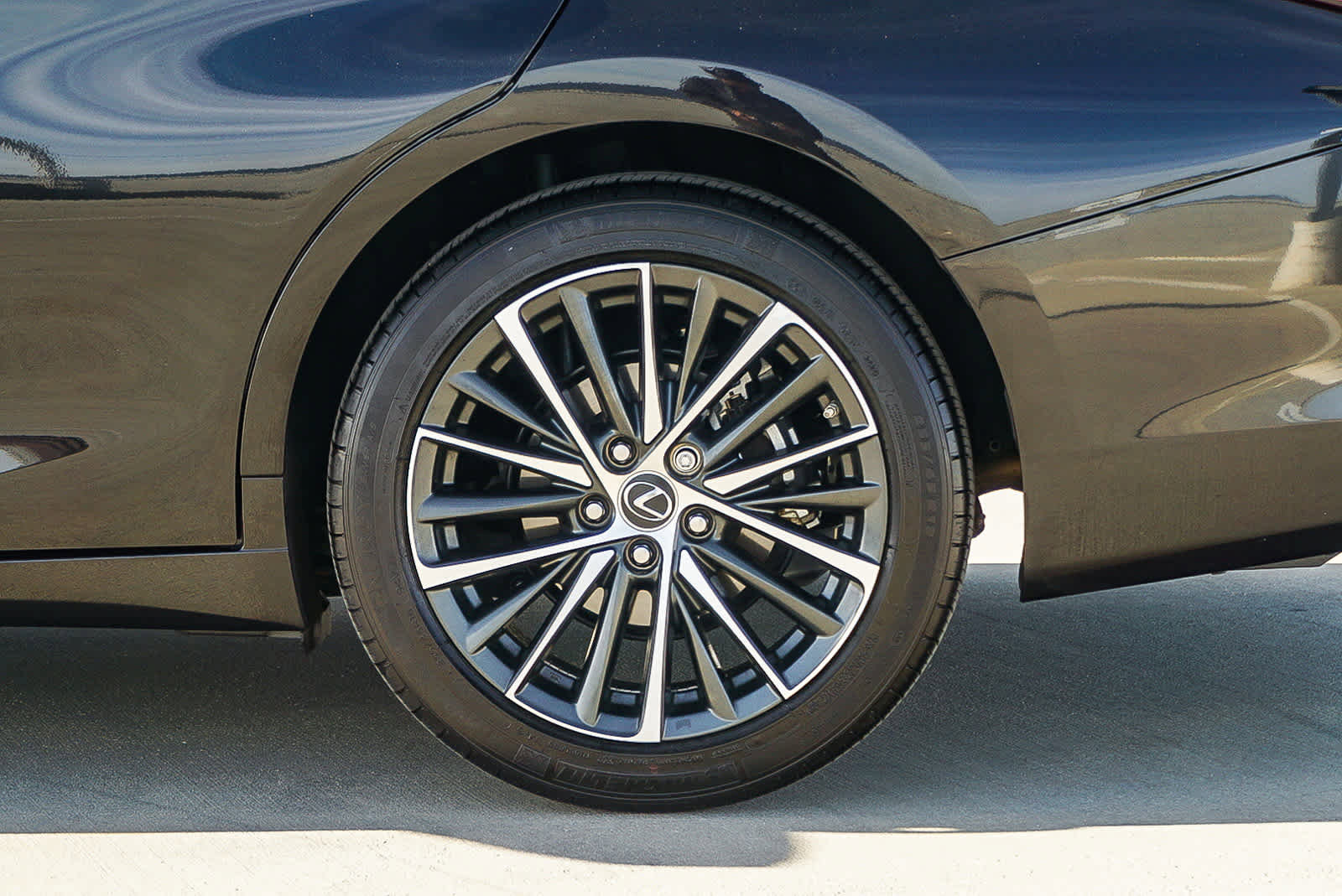 Certified 2025 Lexus ES 300h FWD image 10