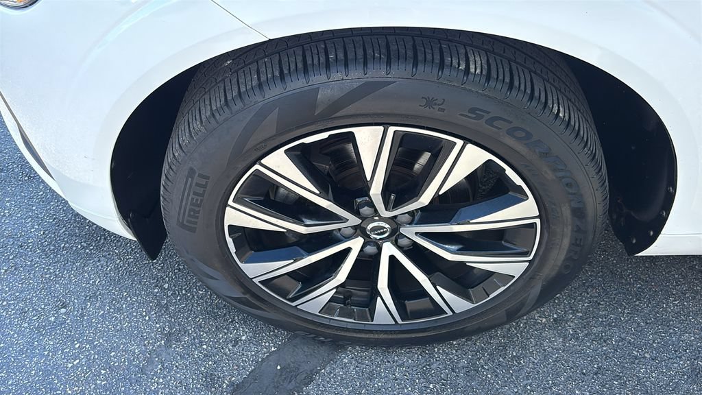 Certified 2023 Volvo XC60 B5 Core w/ Climate Package AWD/4WD image 32