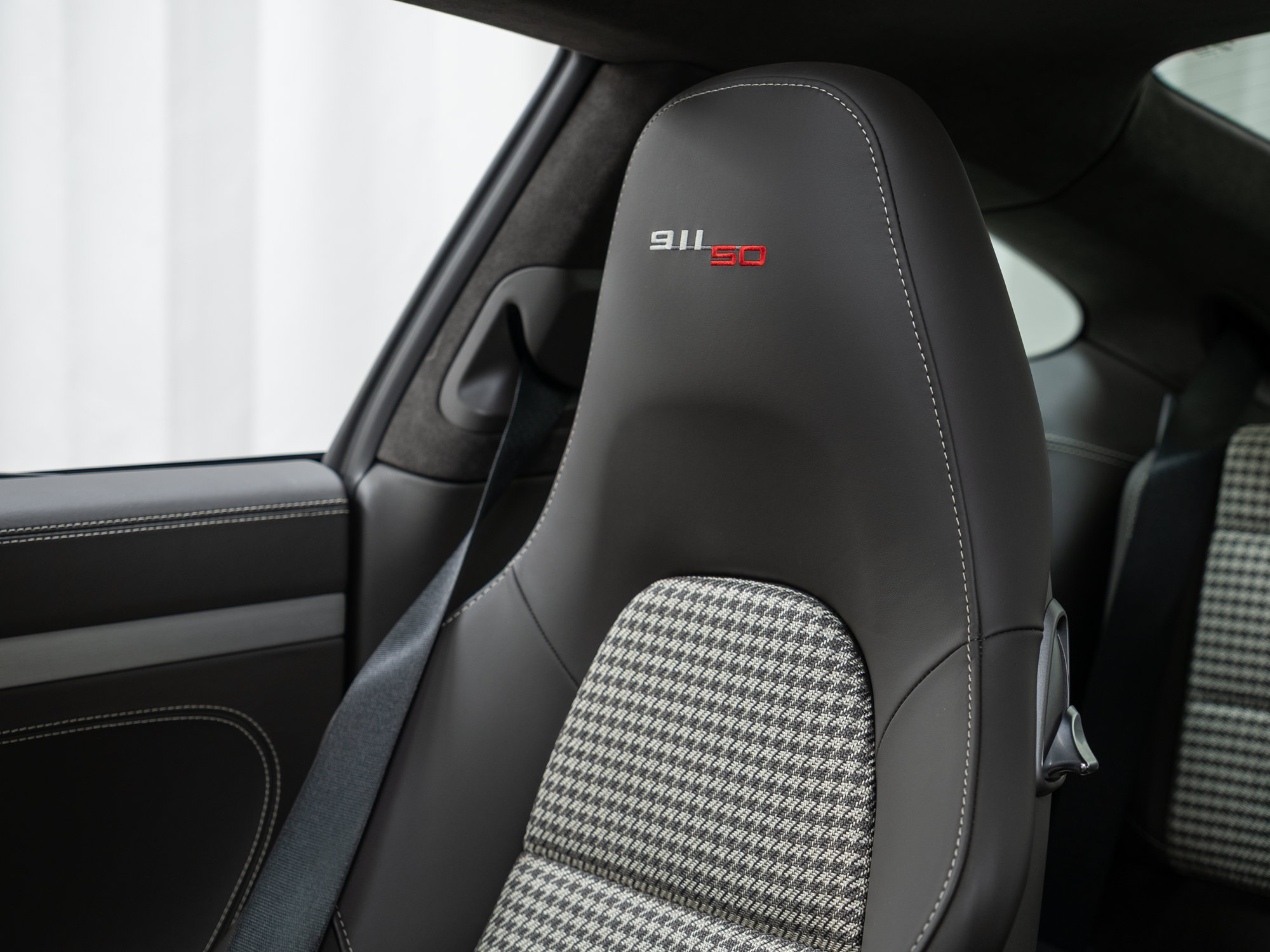 Certified 2014 Porsche 911 50th Anniversary Edition RWD image 22
