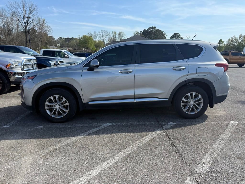 Used 2020 Hyundai Santa Fe SE image 1