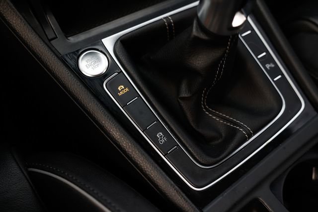 Used 2018 Volkswagen Golf R image 42