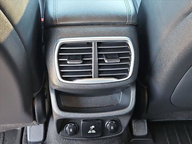 Used 2020 Hyundai Santa Fe Limited AWD/4WD image 18