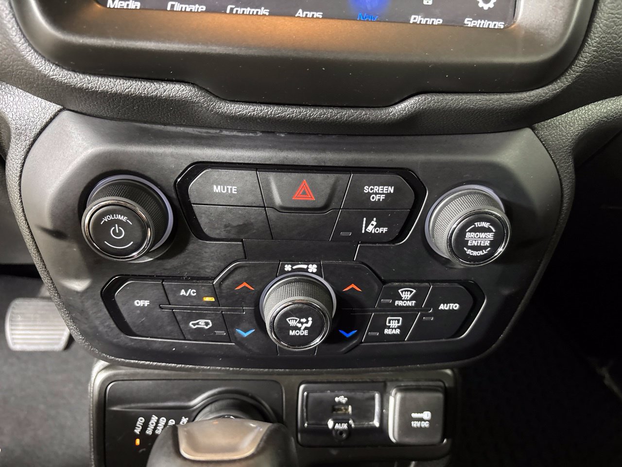 Used 2022 Jeep Renegade Trailhawk AWD/4WD image 19
