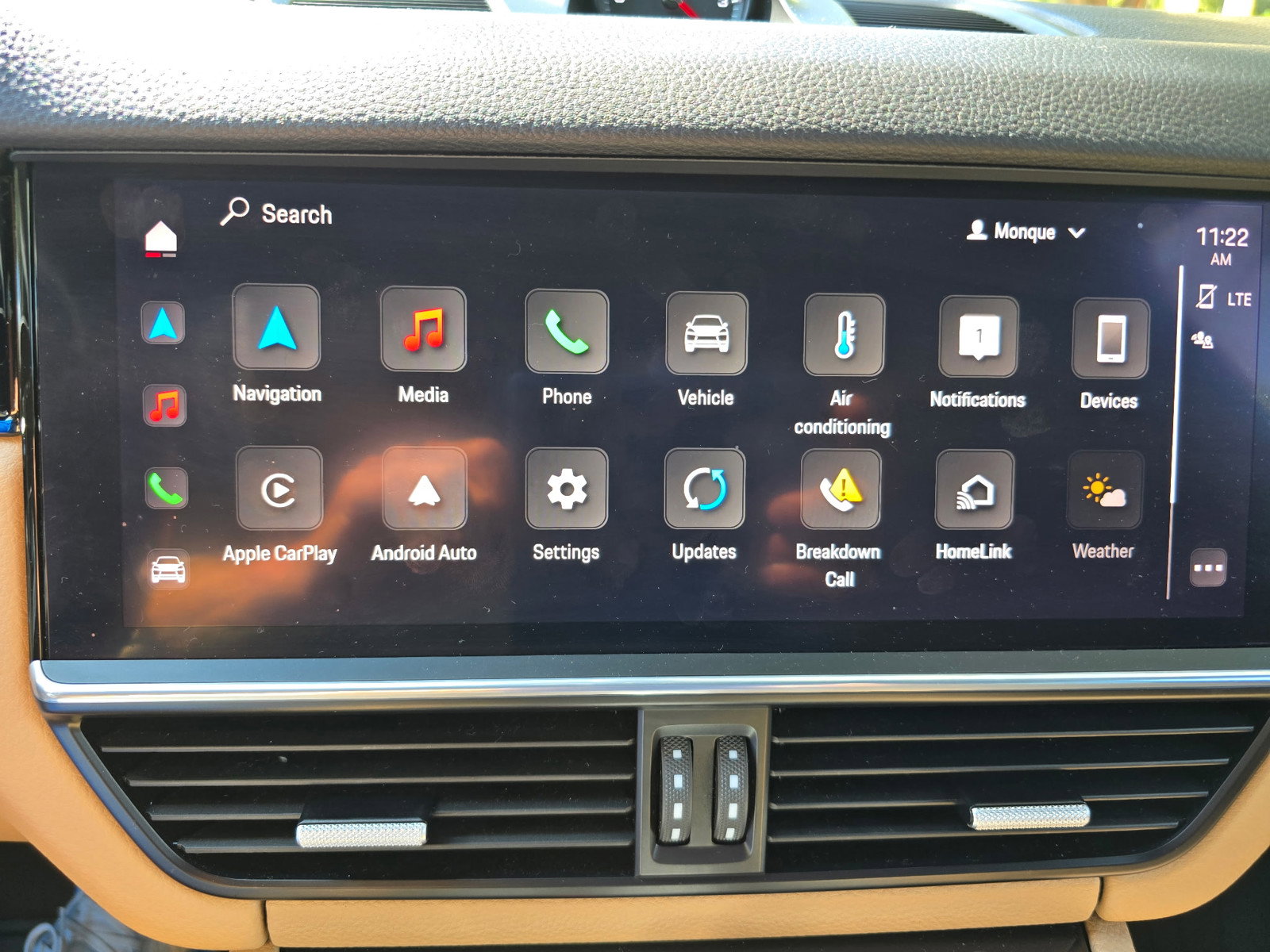 Used 2022 Porsche Cayenne Platinum Edition w/ Premium Package Plus image 22