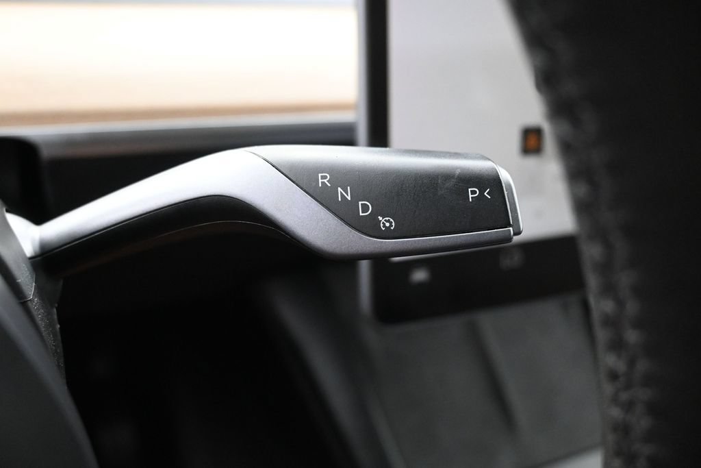 Used 2023 Tesla Model Y 2WD image 19