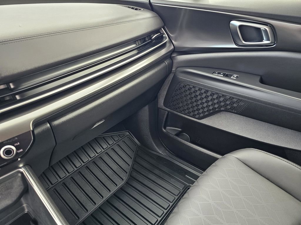 Certified 2026 Kia Carnival SX w/ SX Dark Edition Package image 27