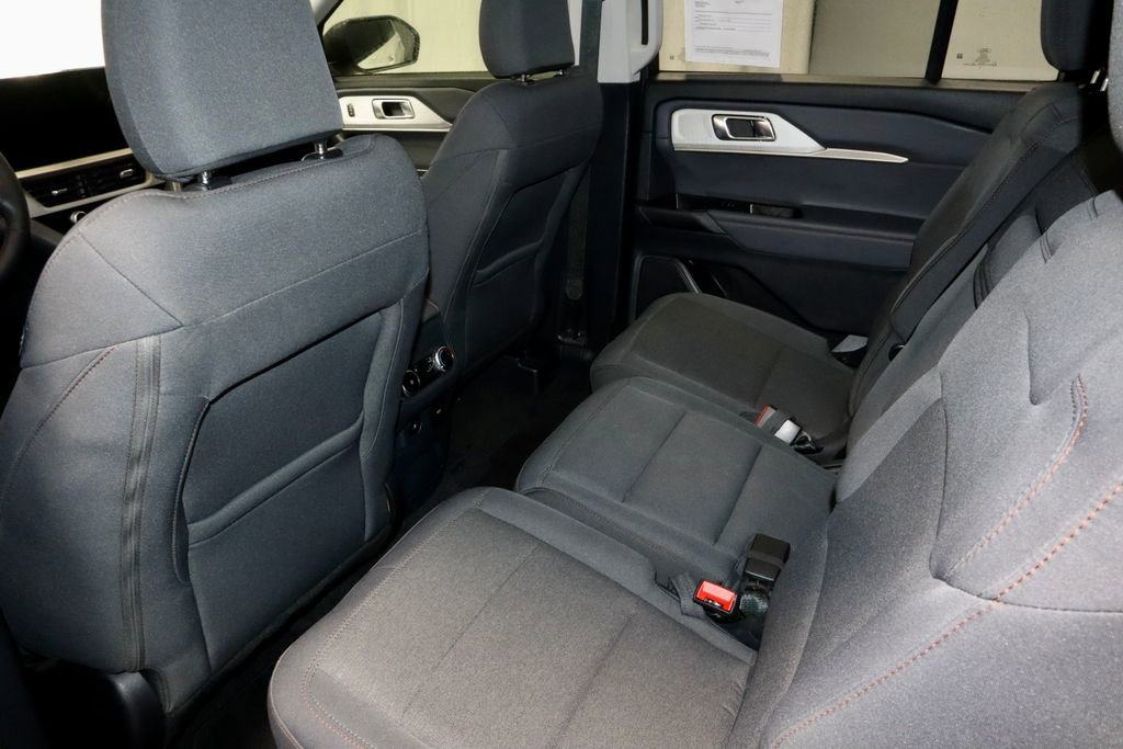Certified 2025 Ford Explorer Active AWD/4WD image 21