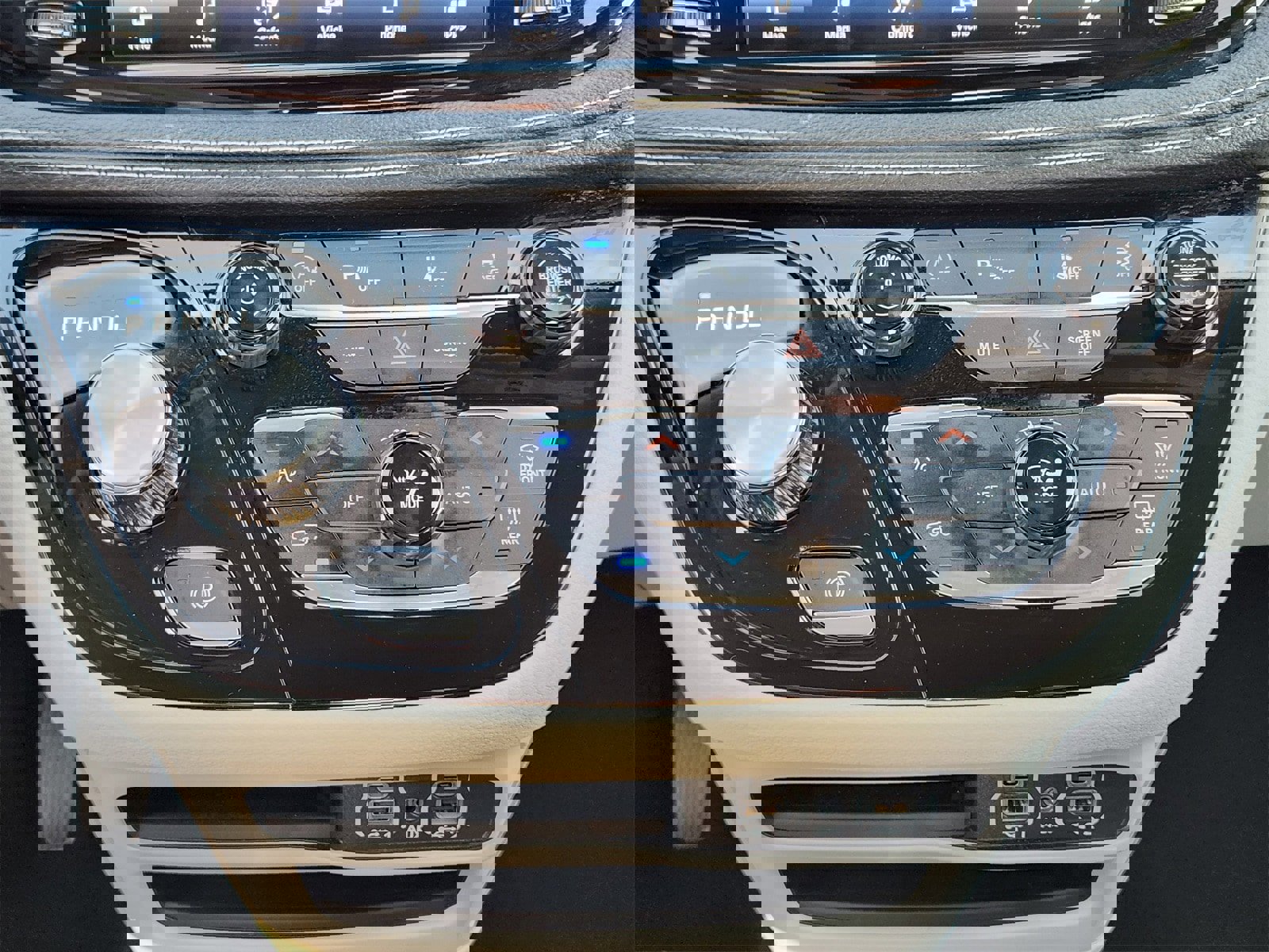 Certified 2024 Chrysler Pacifica Touring-L image 26