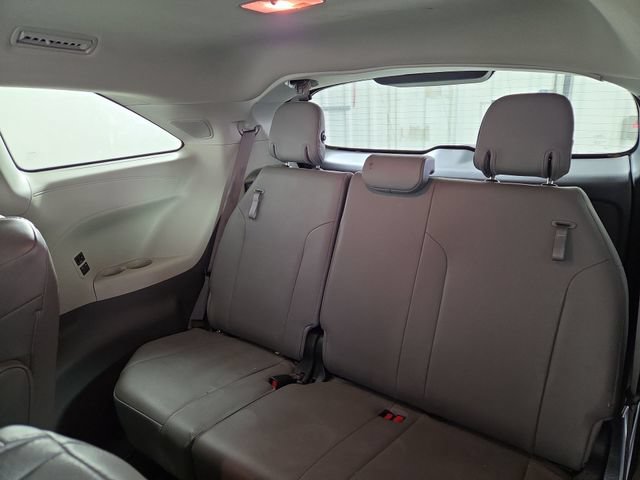 Used 2021 Toyota Sienna XLE w/ XLE Plus Package FWD image 17