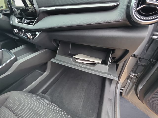 Used 2026 Chevrolet Equinox LT w/ Safety and Technology Package FWD image 16