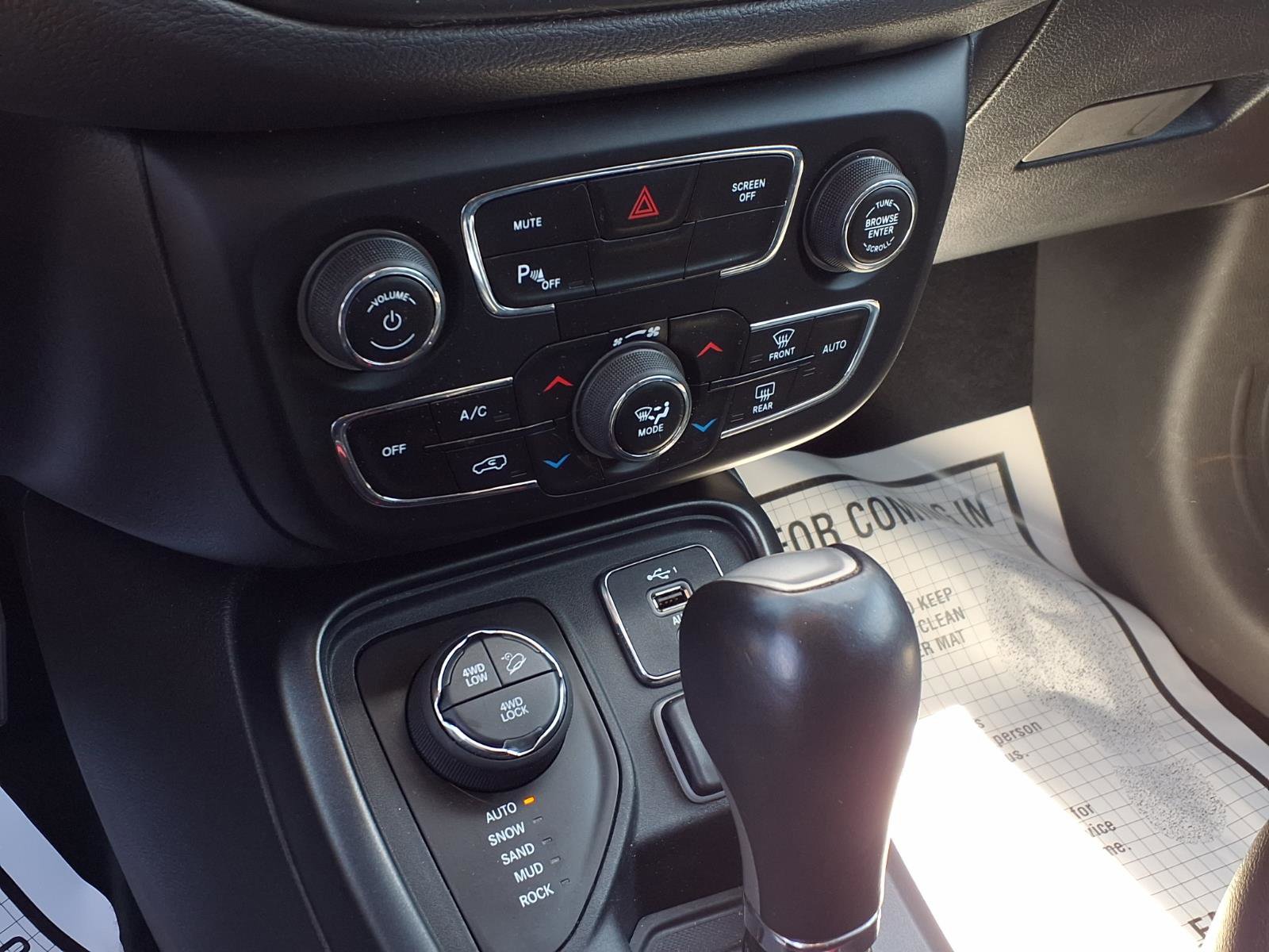Used 2019 Jeep Compass Trailhawk w/ Cold Weather Group AWD/4WD image 8
