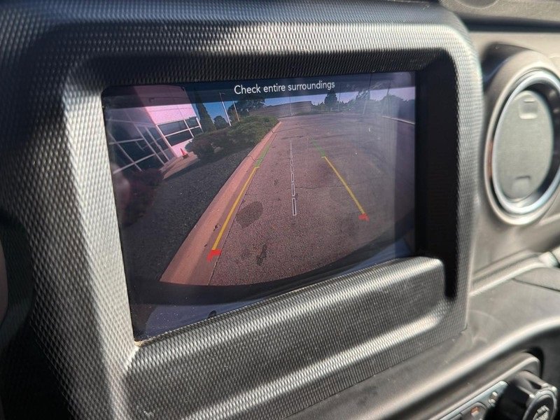 Used 2020 Jeep Wrangler Unlimited Sahara image 24