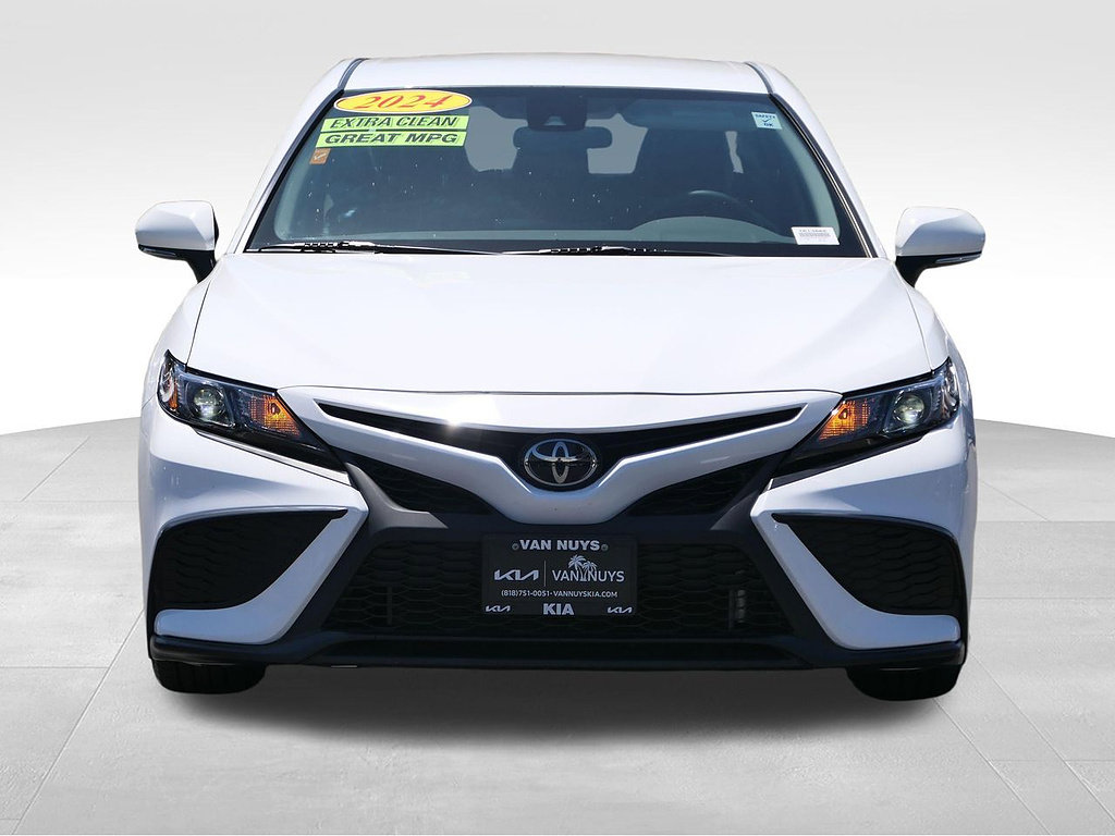 Used 2024 Toyota Camry SE FWD image 8