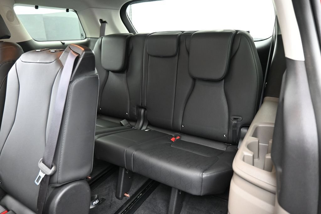 Used 2025 Kia Carnival EX FWD image 22