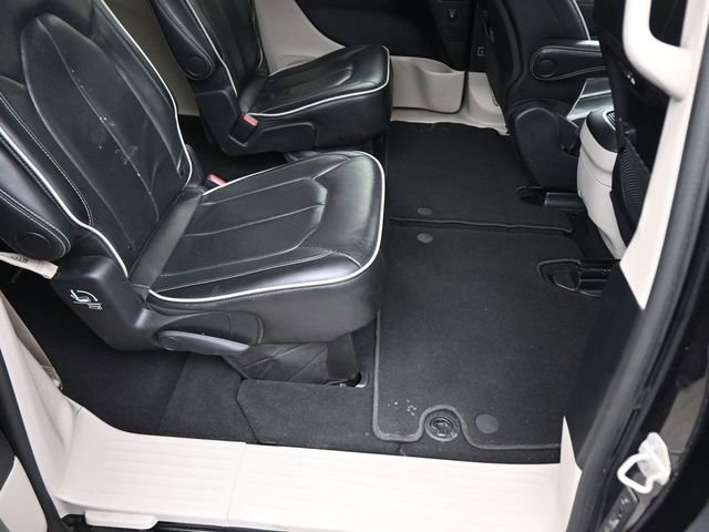 Used 2024 Chrysler Pacifica Limited image 14