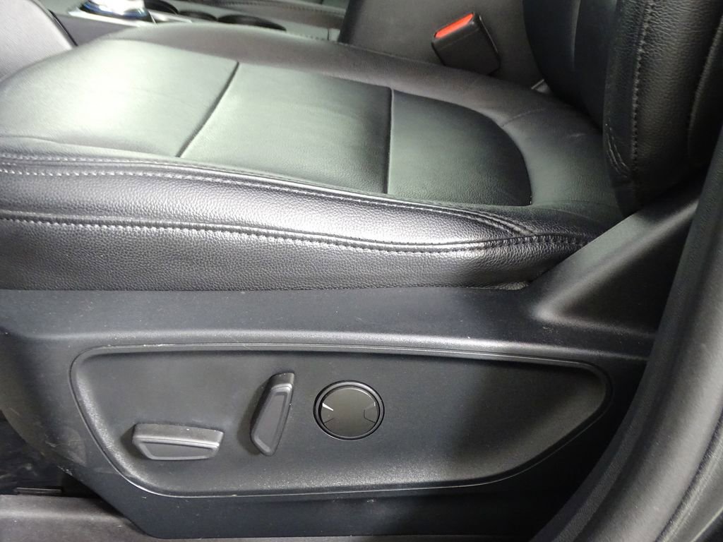 Used 2020 Ford Escape SE image 19