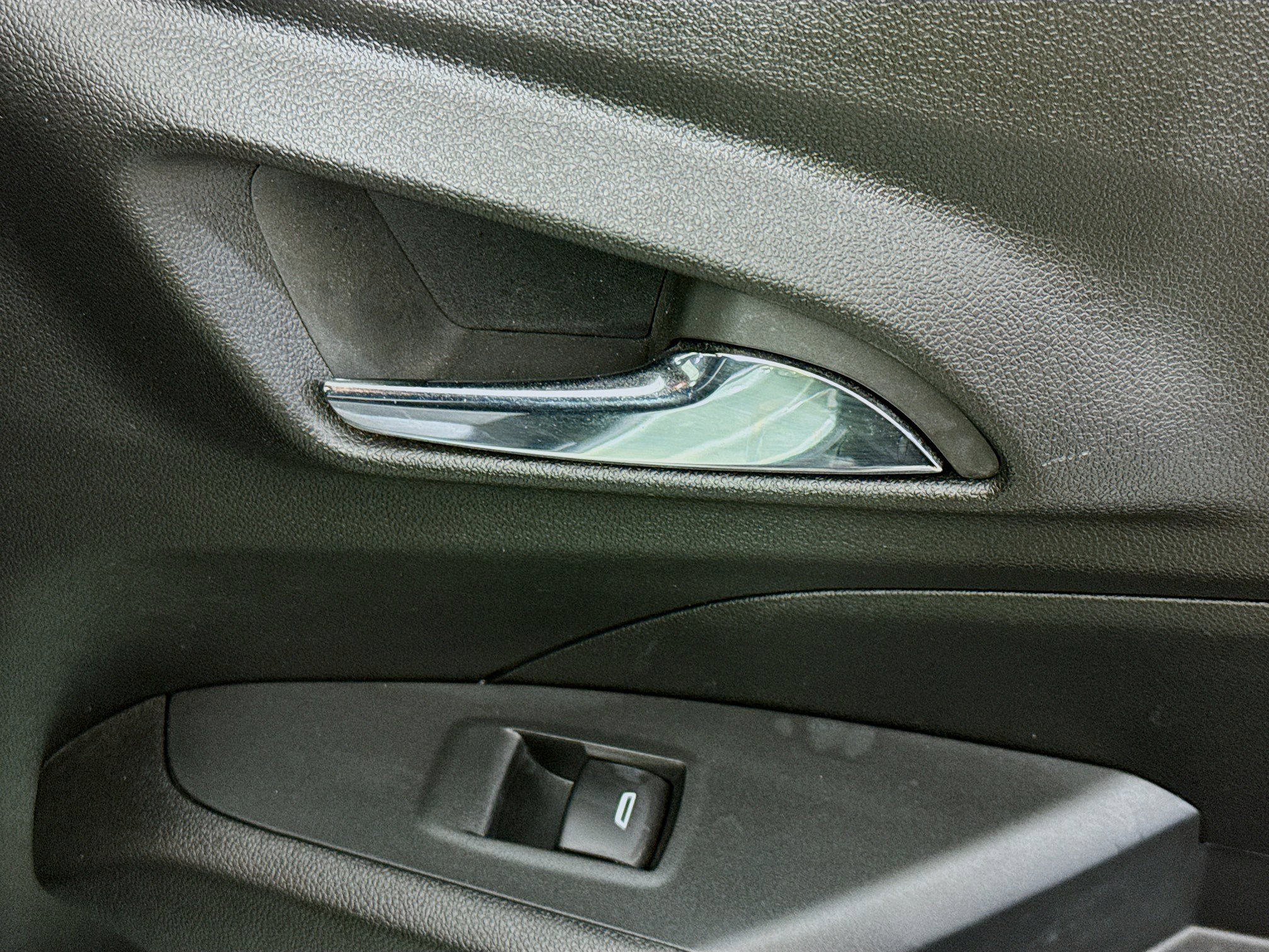 Used 2024 Chevrolet Trax RS w/ Sunroof Package FWD image 30