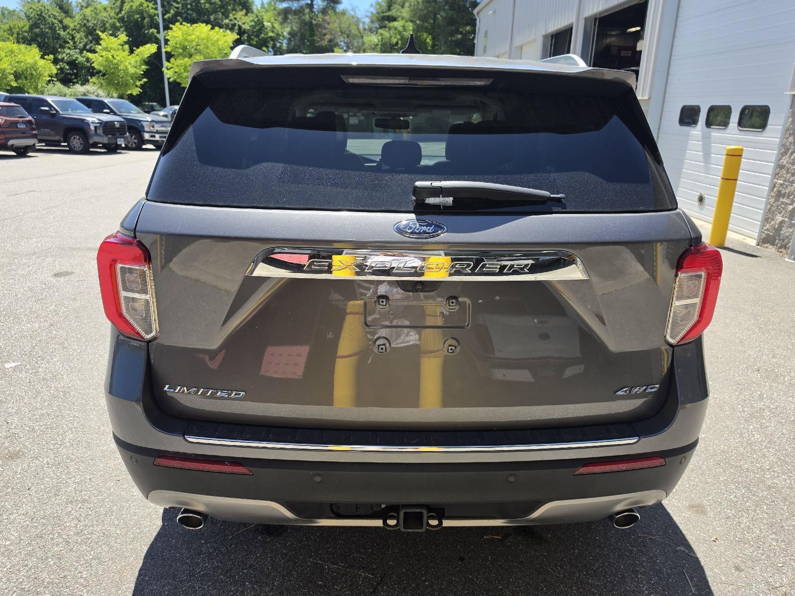 Used 2023 Ford Explorer Limited w/ Equipment Group 301A AWD/4WD image 4