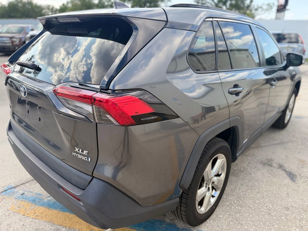 Used 2021 Toyota RAV4 XLE Premium AWD/4WD image 5