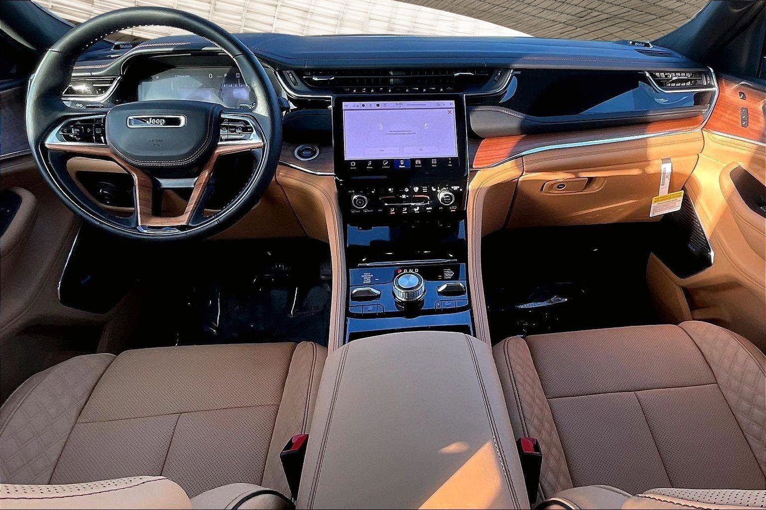 New 2025 Jeep Grand Cherokee Summit image 5