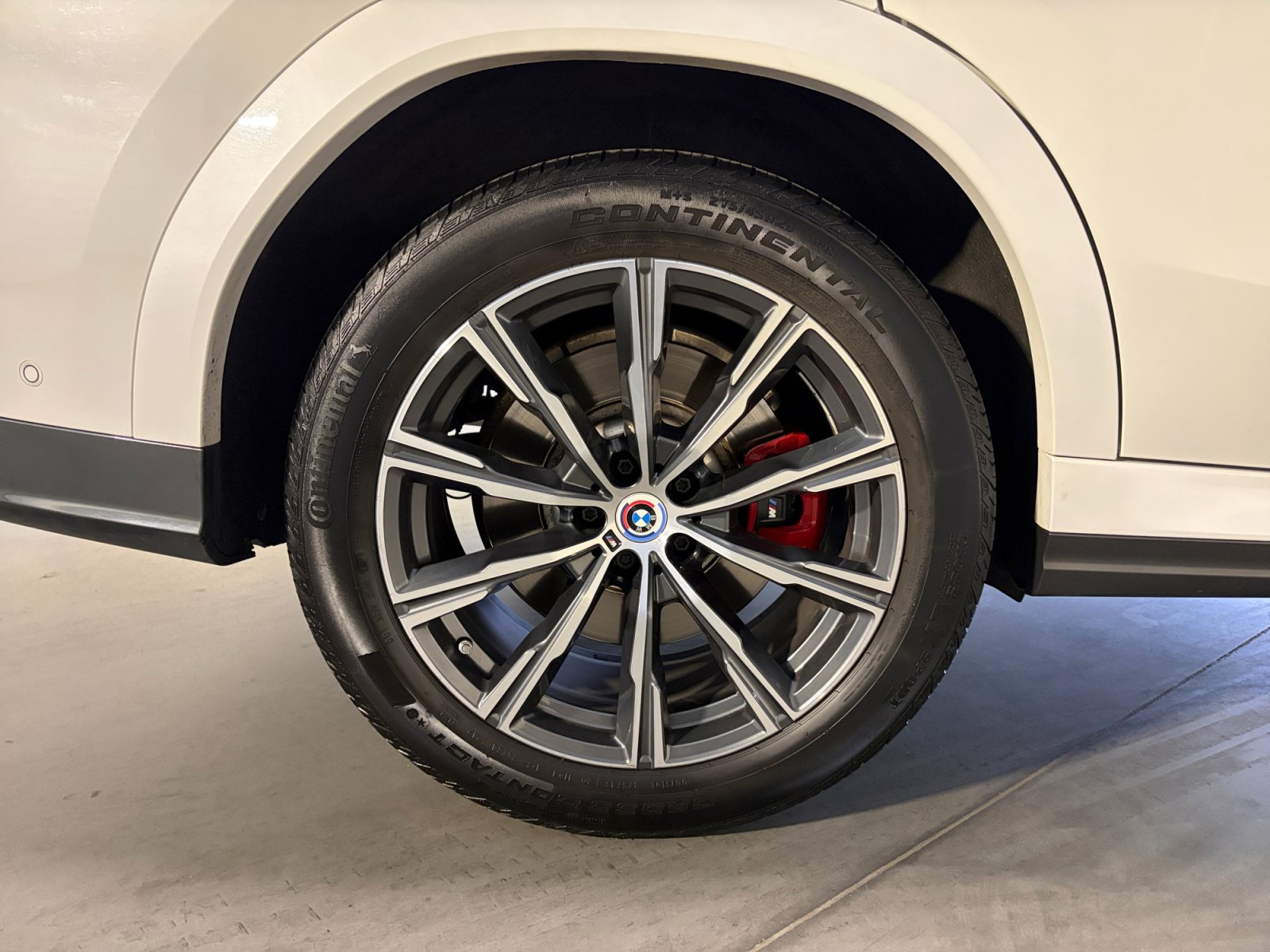 Used 2022 BMW X6 M50i w/ Executive Package AWD/4WD image 21