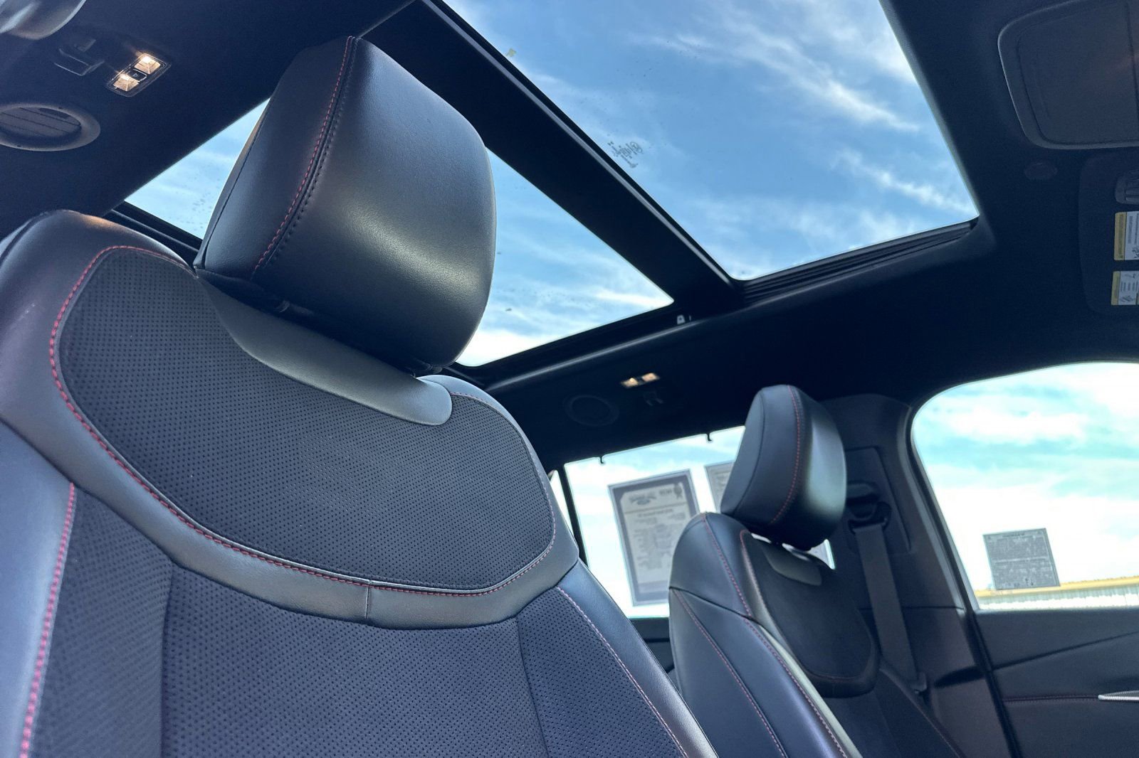 Used 2025 Ford Explorer ST image 15