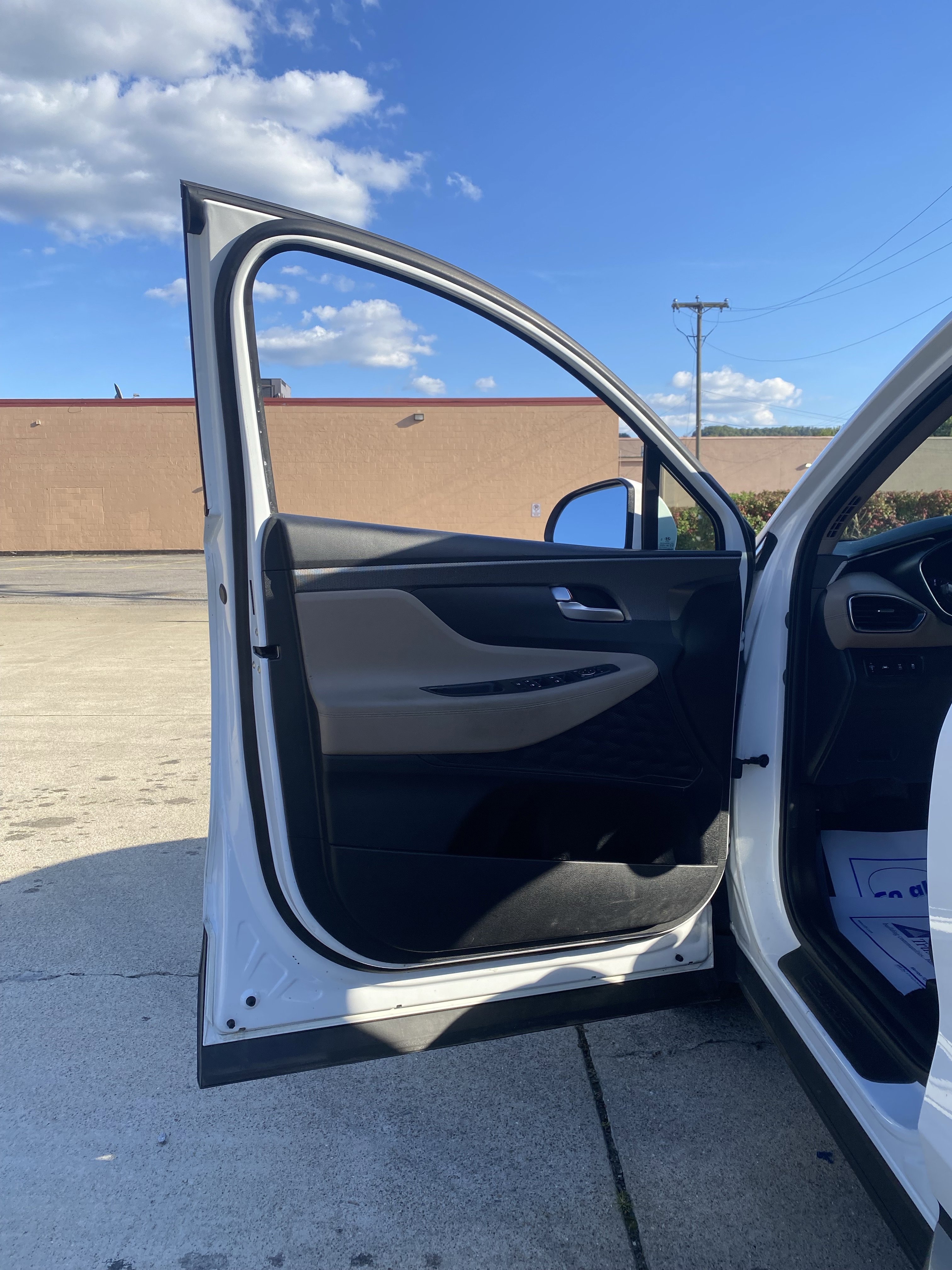 Used 2020 Hyundai Santa Fe SE image 3