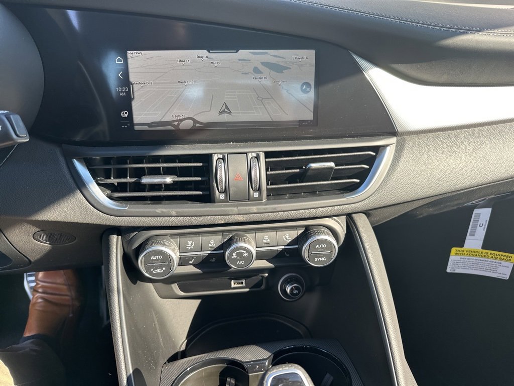 New 2025 Alfa Romeo Giulia AWD image 16